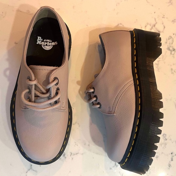 Dr. Martens Men’s SZ.9 1461  Quad II Leather Platform Taupe Shoes New - Picture 5 of 14